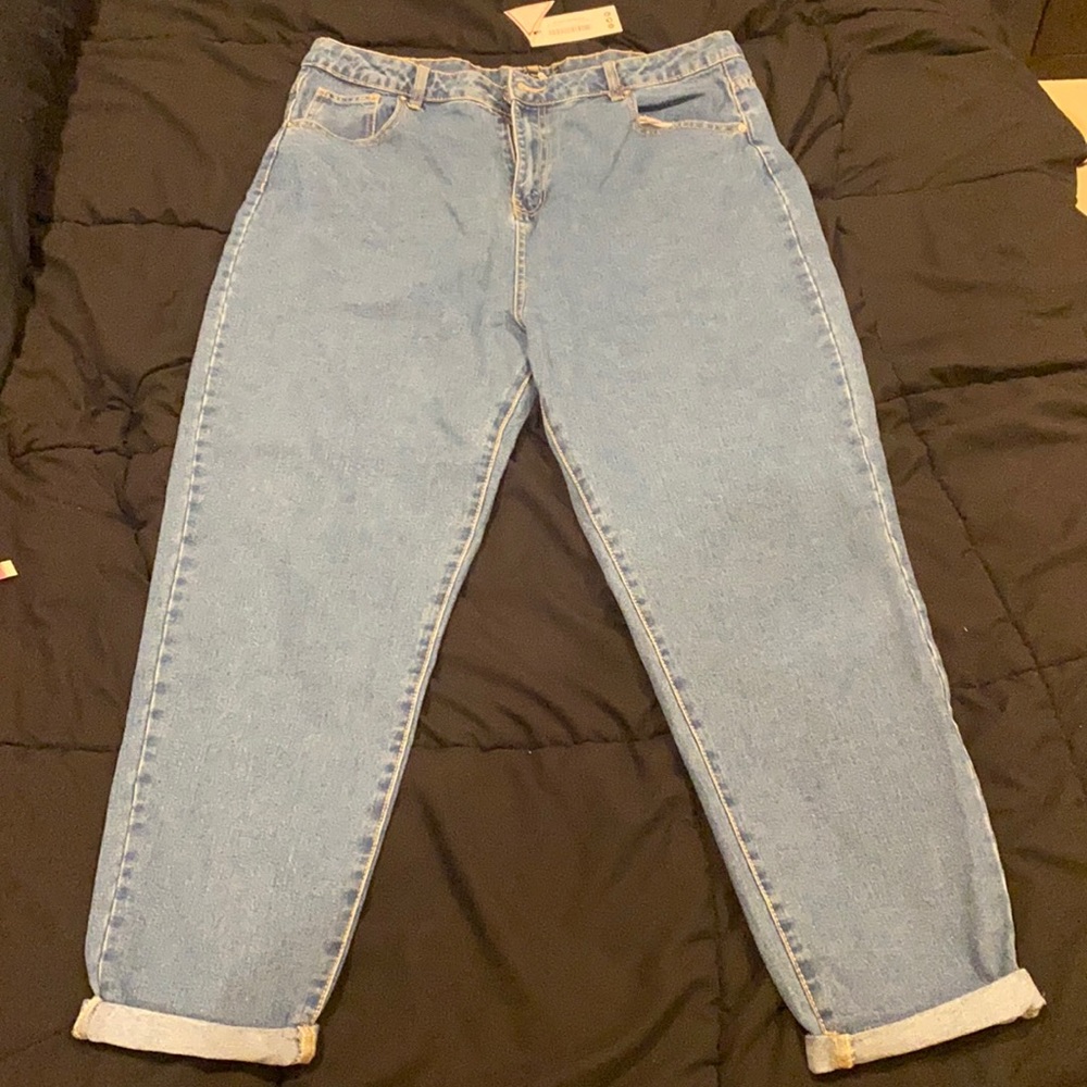 NWT Boohoo High Waist Mom Jeans
